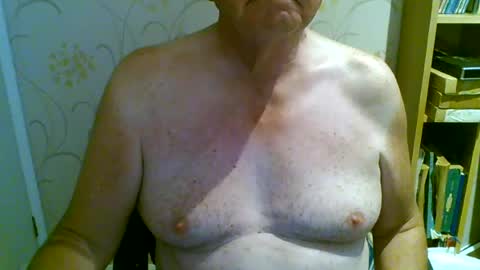 suffolkboy4 online show from July 15, 8:14 pm