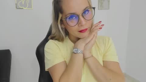 sugar_milff online show from September 18, 1:57 pm