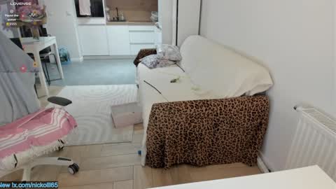 Snapshot of sugar_rainbow chatting on February 4, 3:23 am Kinga online show from February 4, 3:23 am