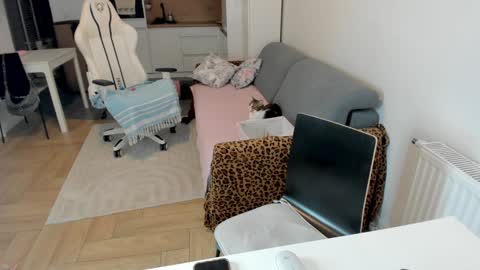 Snapshot of sugar_rainbow chatting on February 22, 3:29 am Kinga online show from February 22, 3:29 am