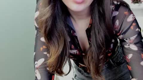 Snapshot of sugar_xmegan chatting on January 5, 5:27 pm Megan online show from January 5, 5:27 pm