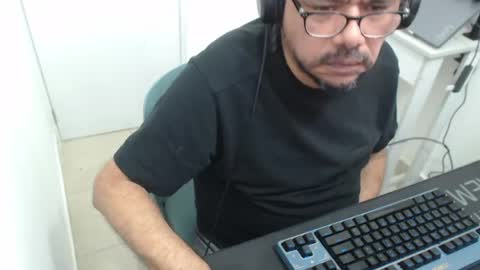 Snapshot of sugarhairybear chatting on April 13, 7:08 pm Johnny online show from April 13, 7:08 pm