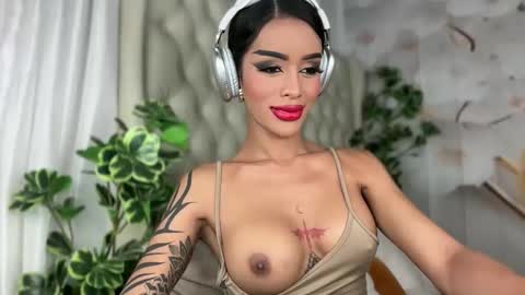 Snapshot of sugarhoneysw8 chatting on October 10, 8:41 pm Jess online show from October 10, 8:41 pm