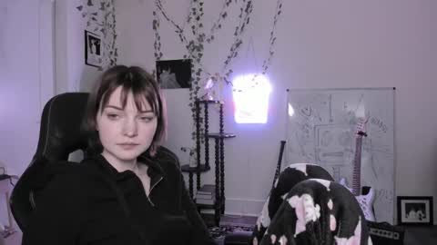 Ella online show from May 23, 10:19 am