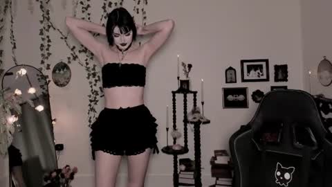 Snapshot of sugarmiette chatting on June 12, 6:01 am Ella online show from June 12, 6:01 am