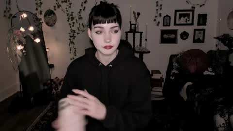Snapshot of sugarmiette chatting on June 17, 5:43 am Ella online show from June 17, 5:43 am