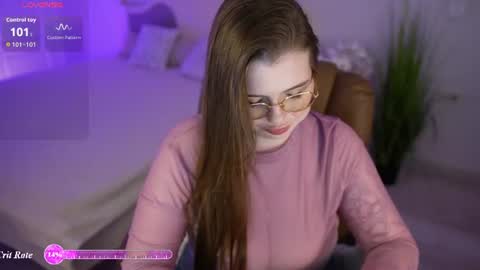 Mia online show from July 3, 8:37 pm