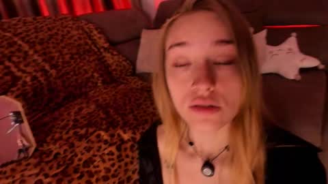 Snapshot of sugarskye chatting on December 5, 7:43 pm sugarskye online show from December 5, 7:43 pm