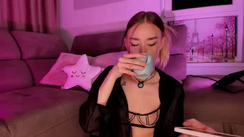 Snapshot of sugarskye chatting on December 18, 6:47 pm sugarskye online show from December 18, 6:47 pm