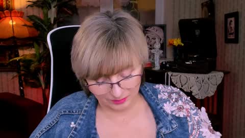 Vivien online show from January 18, 12:15 pm