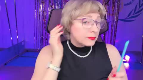 Vivien online show from February 22, 9:01 am