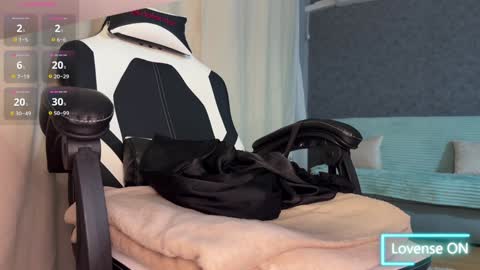 Snapshot of suiyugh chatting on December 19, 4:46 pm Emmy online show from December 19, 4:46 pm