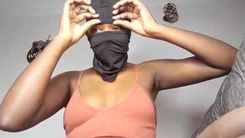 Snapshot of sultryaura chatting on October 15, 6:02 am maskedtemptress online show from October 15, 6:02 am