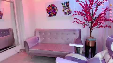 Snapshot of summer_miller chatting on October 22, 11:10 am summer_miller online show from October 22, 11:10 am