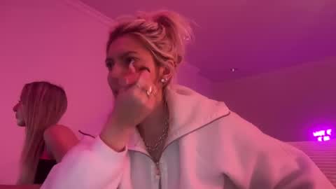 summerclarke2 online show from September 26, 5:28 pm