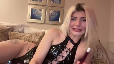 Snapshot of sun_flower00 chatting on February 20, 11:49 pm Kate online show from February 20, 11:49 pm