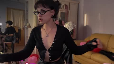 Miss Nelly online show from June 3, 5:40 pm