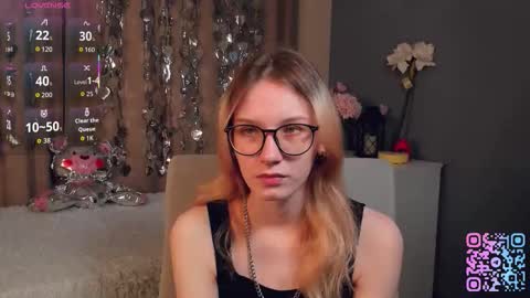 Kiki online show from February 18, 1:23 am