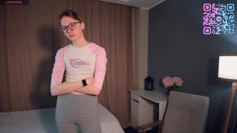 Kiki online show from April 10, 1:11 am