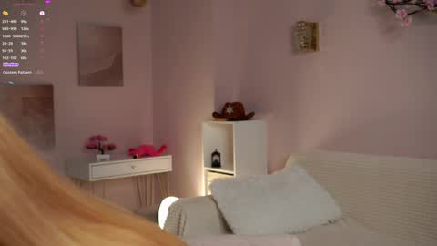 Lily online show from April 5, 2:36 pm