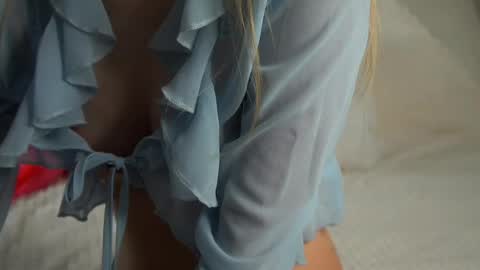 Lily online show from April 10, 2:44 pm