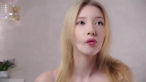 Lily online show from May 18, 2:34 pm
