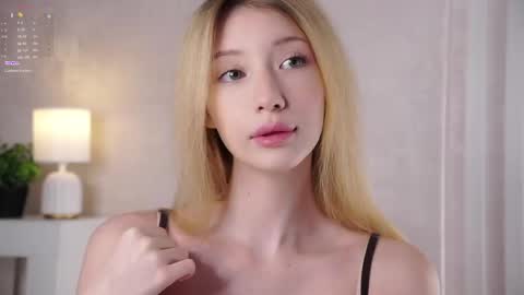 Lily online show from May 22, 2:44 pm