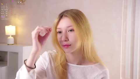 Lily online show from May 31, 2:35 pm