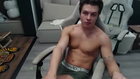 Snapshot of sunny1girl chatting on December 5, 8:45 am Alice and Sergey online show from December 5, 8:45 am