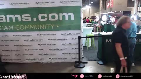 Snapshot of sunny420princess chatting on December 7, 1:25 am Sunny420 online show from December 7, 1:25 am