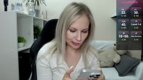 Naomi online show from October 17, 2:48 am