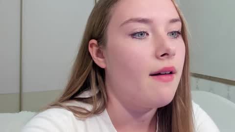 Snapshot of sunny_love__ chatting on November 28, 1:14 pm Vanessa online show from November 28, 1:14 pm