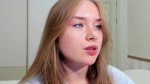 Snapshot of sunny_love__ chatting on December 1, 12:21 pm Vanessa online show from December 1, 12:21 pm