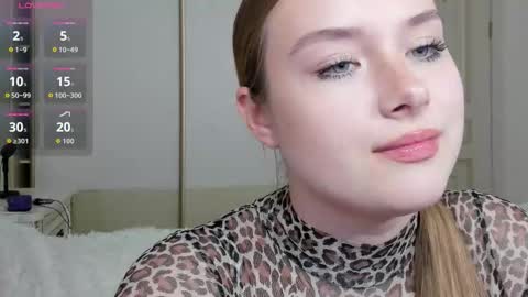 Snapshot of sunny_love__ chatting on December 4, 12:36 pm Vanessa online show from December 4, 12:36 pm