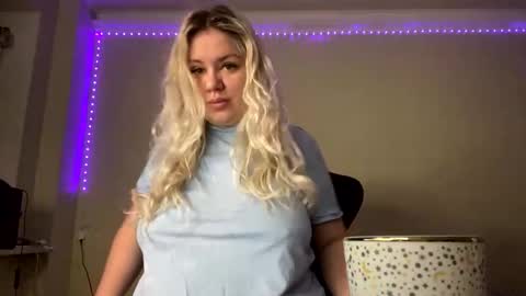 Snapshot of sunny_mood chatting on January 9, 6:04 pm sunny mood online show from January 9, 6:04 pm