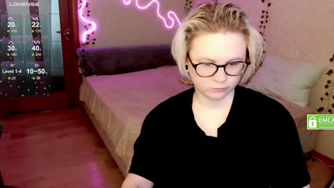 Snapshot of sunny_mood chatting on January 19, 9:44 am sunny mood online show from January 19, 9:44 am