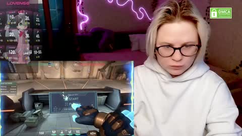 Snapshot of sunny_mood chatting on February 6, 9:11 am sunny mood online show from February 6, 9:11 am