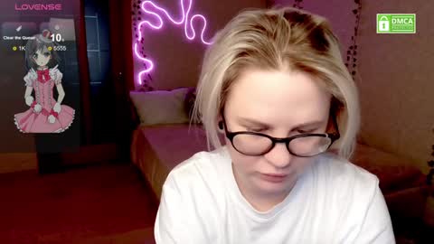 Snapshot of sunny_mood chatting on February 9, 4:25 am sunny mood online show from February 9, 4:25 am