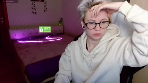 Snapshot of sunny_mood chatting on October 28, 3:54 am sunny mood online show from October 28, 3:54 am