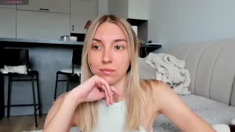Snapshot of sunny_rina chatting on June 16, 7:55 am Rina online show from June 16, 7:55 am
