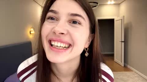 Christina online show from December 3, 8:23 am