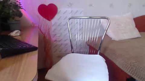 Snapshot of sunnyjoys chatting on February 17, 1:32 pm Alina Streams Mon to Fri online show from February 17, 1:32 pm