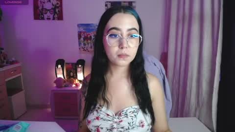 Snapshot of sunset_pienk chatting on June 9, 4:46 am Sunset online show from June 9, 4:46 am