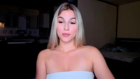 Snapshot of sunsetwithava chatting on July 4, 7:09 pm sunsetwithava online show from July 4, 7:09 pm