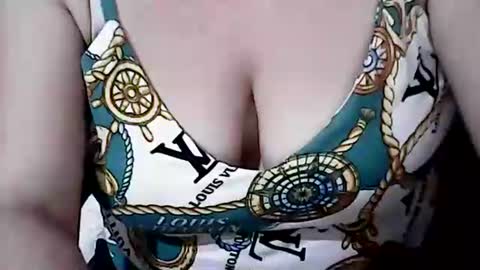 Snapshot of sunshine_38 chatting on December 27, 4:15 am sunshine_38 online show from December 27, 4:15 am