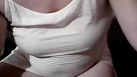 Snapshot of sunshine_38 chatting on January 2, 12:02 am sunshine_38 online show from January 2, 12:02 am