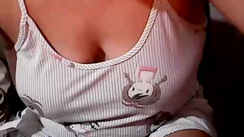 Snapshot of sunshine_38 chatting on January 4, 2:56 pm sunshine_38 online show from January 4, 2:56 pm