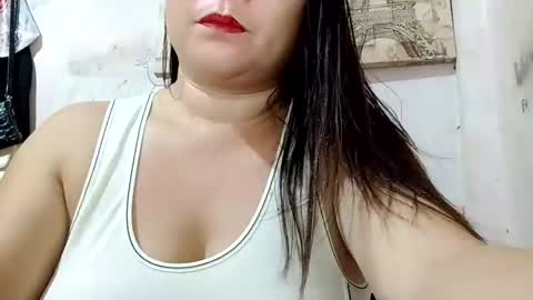 Snapshot of sunshine_38 chatting on February 25, 12:25 am sunshine_38 online show from February 25, 12:25 am