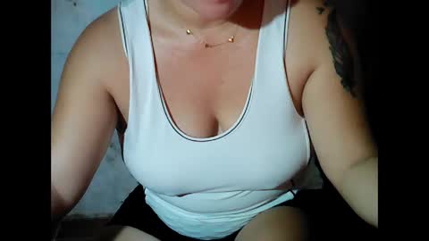 Snapshot of sunshine_38 chatting on October 28, 9:17 pm sunshine_38 online show from October 28, 9:17 pm