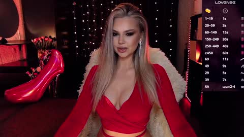 Snapshot of sunshine_vibes chatting on December 16, 12:48 am Mistress Molly online show from December 16, 12:48 am